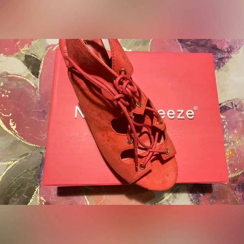 💥Natural Breeze Fuchia suede Tia  platform sandals size:8